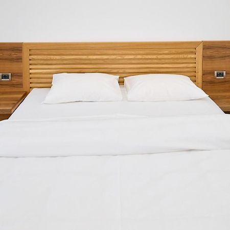 Hotel Eden Рымнику-Сэрат Экстерьер фото