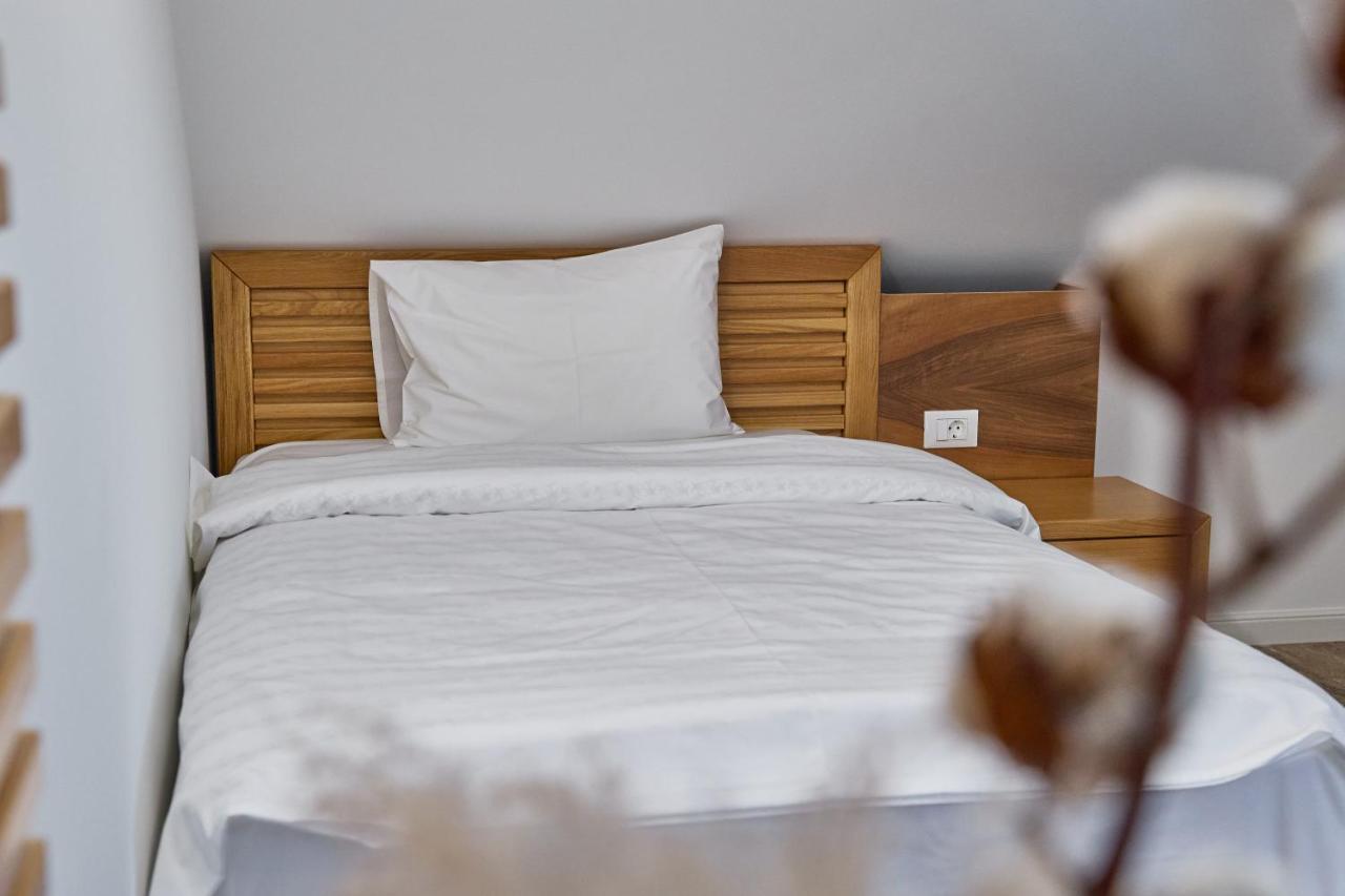 Hotel Eden Рымнику-Сэрат Экстерьер фото