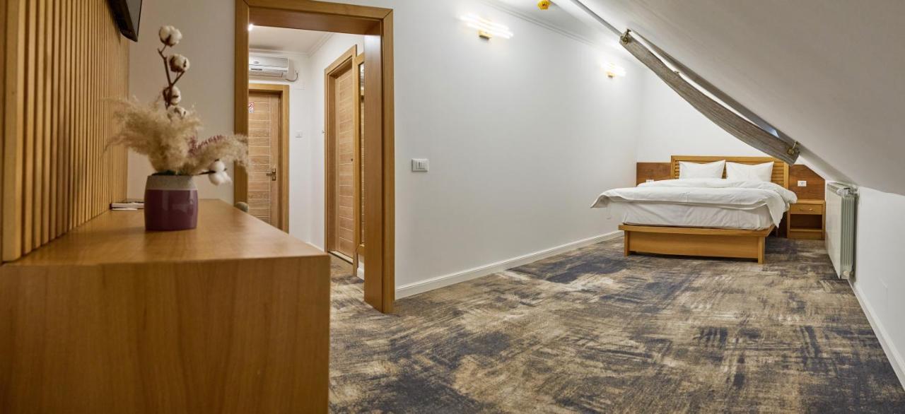 Hotel Eden Рымнику-Сэрат Экстерьер фото