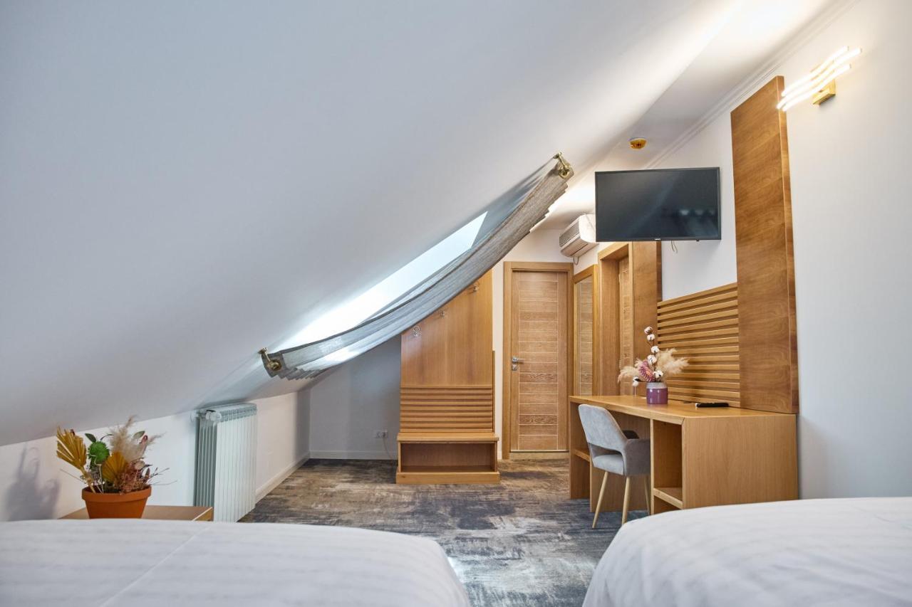 Hotel Eden Рымнику-Сэрат Экстерьер фото
