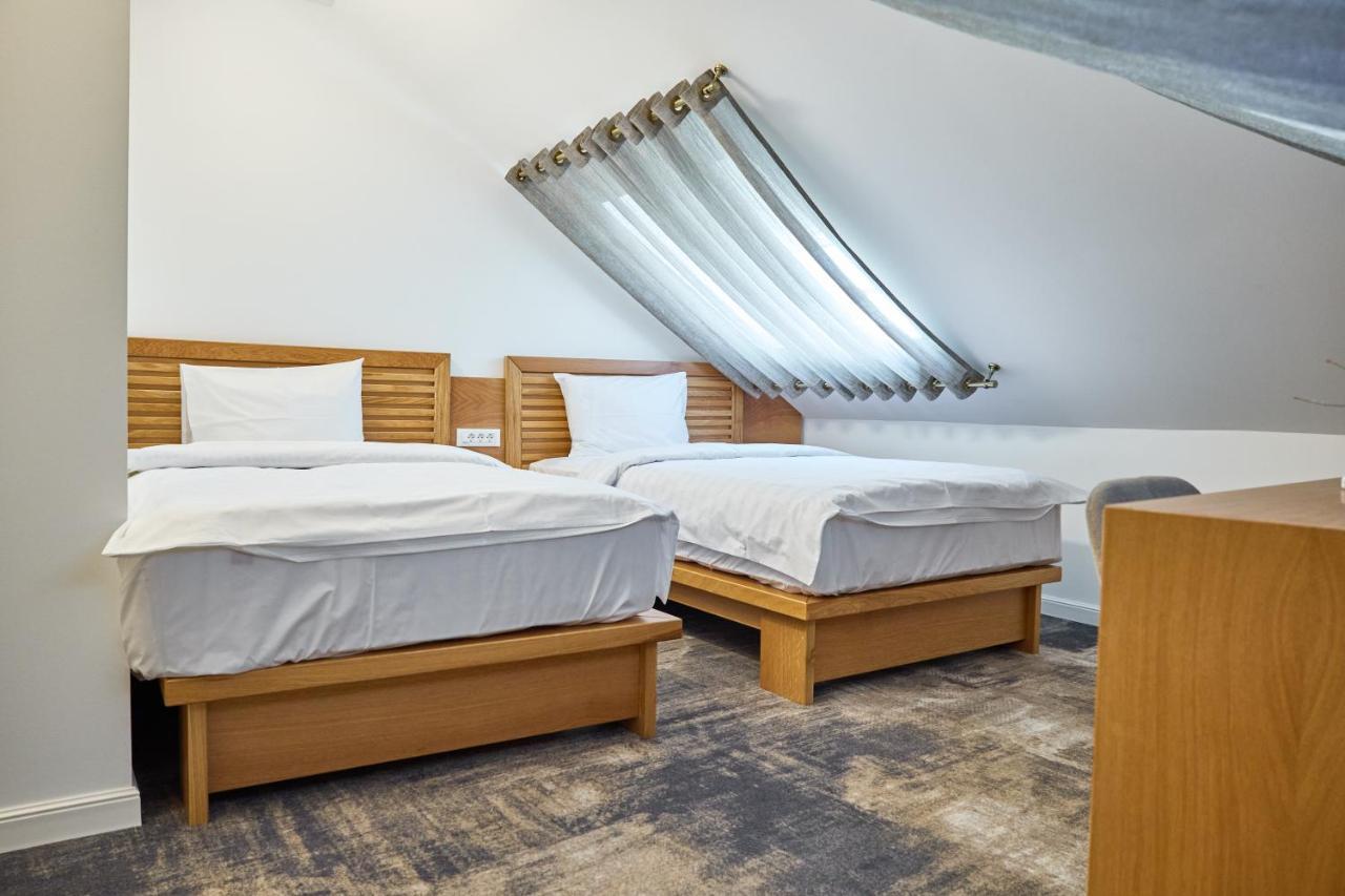 Hotel Eden Рымнику-Сэрат Экстерьер фото