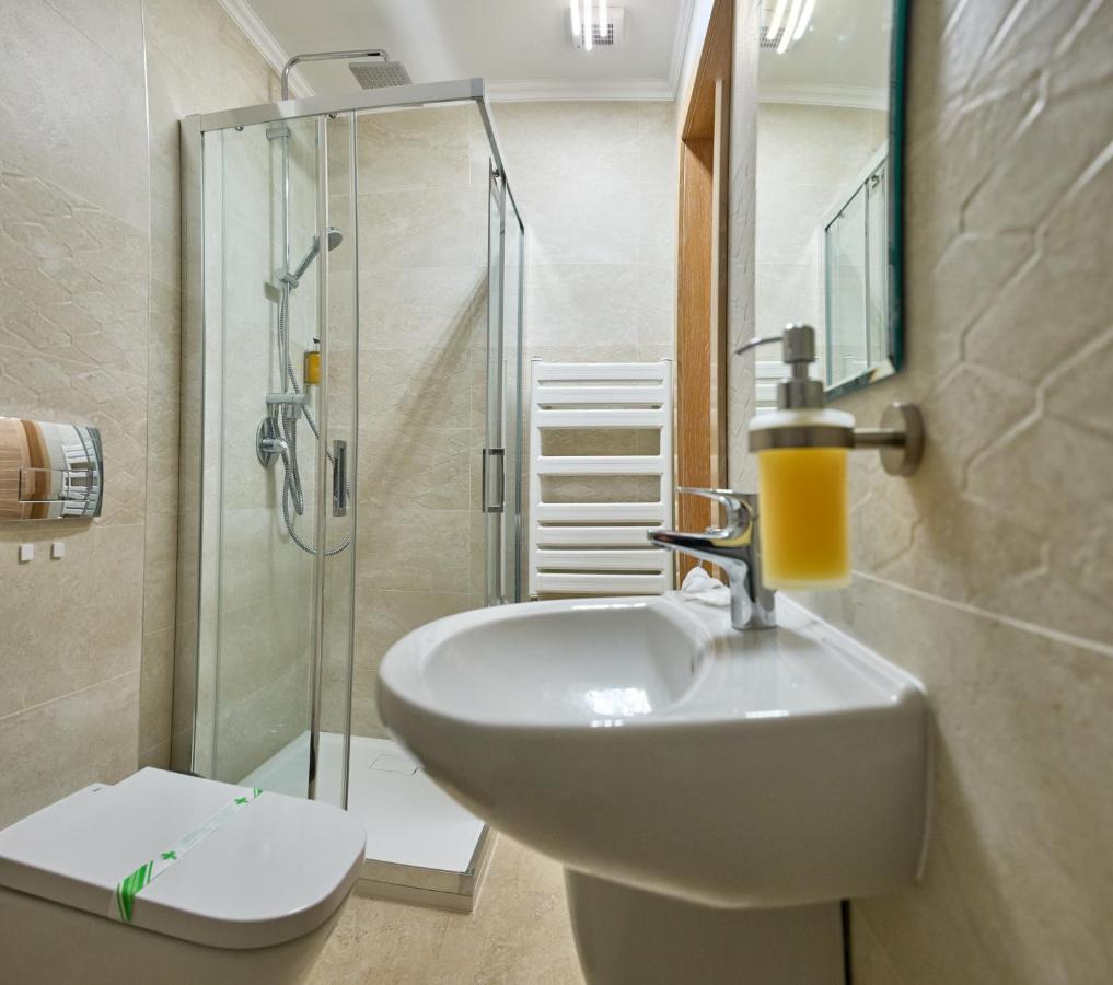 Hotel Eden Рымнику-Сэрат Экстерьер фото