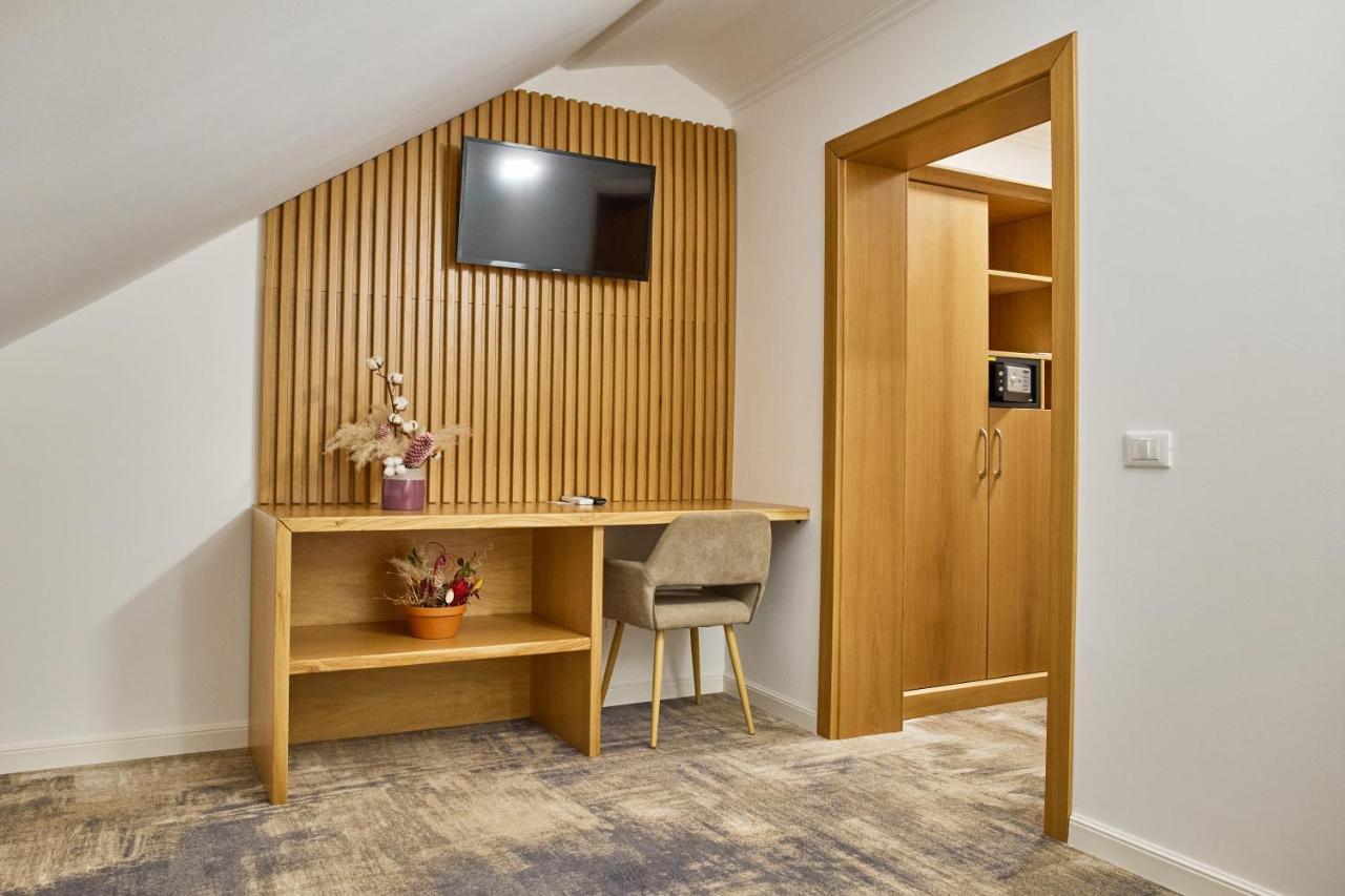 Hotel Eden Рымнику-Сэрат Экстерьер фото