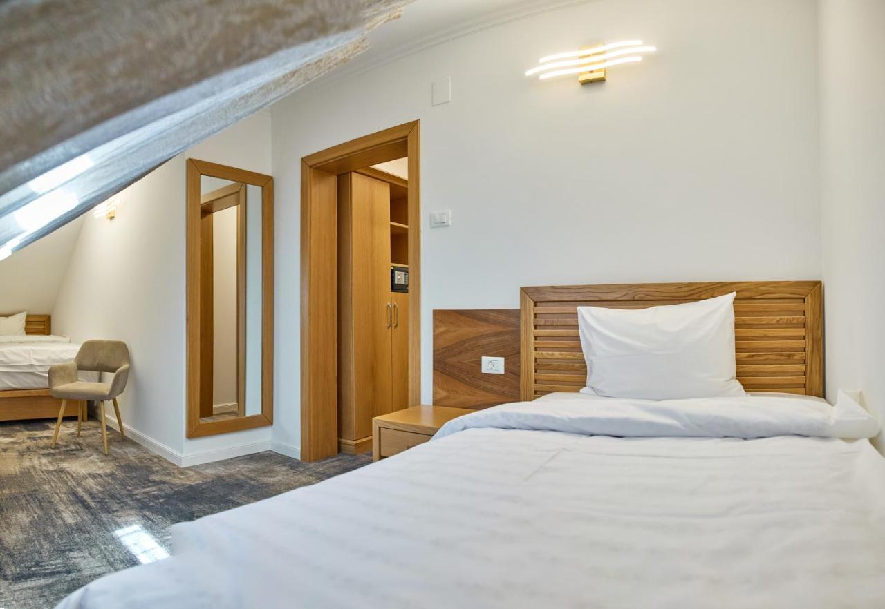 Hotel Eden Рымнику-Сэрат Экстерьер фото