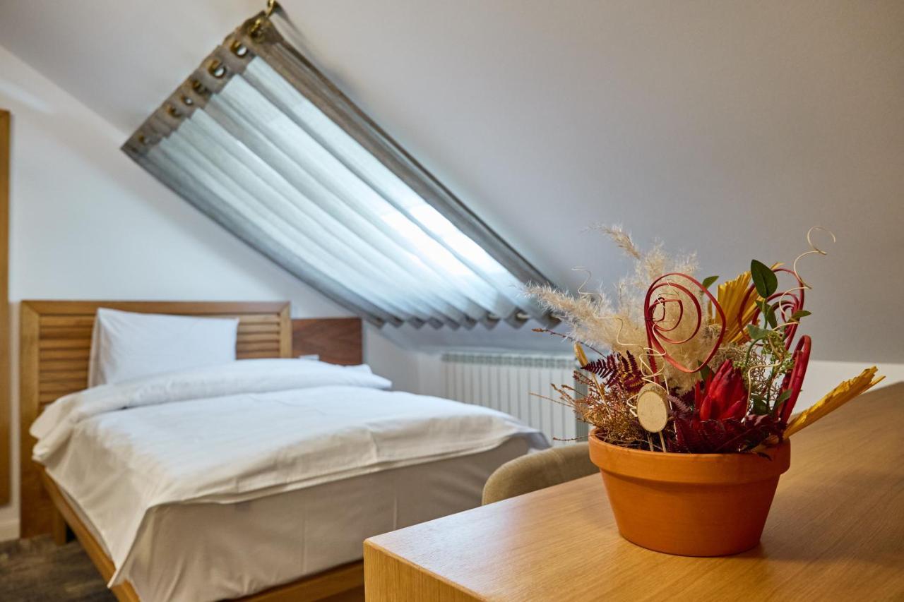Hotel Eden Рымнику-Сэрат Экстерьер фото