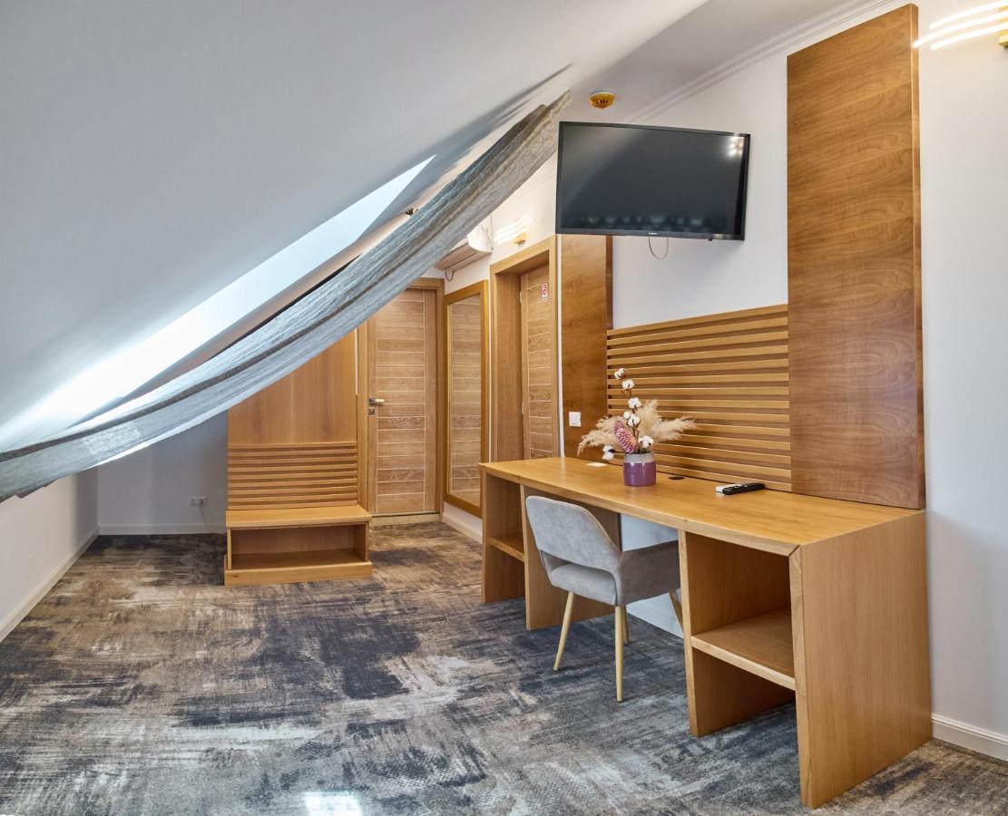 Hotel Eden Рымнику-Сэрат Экстерьер фото