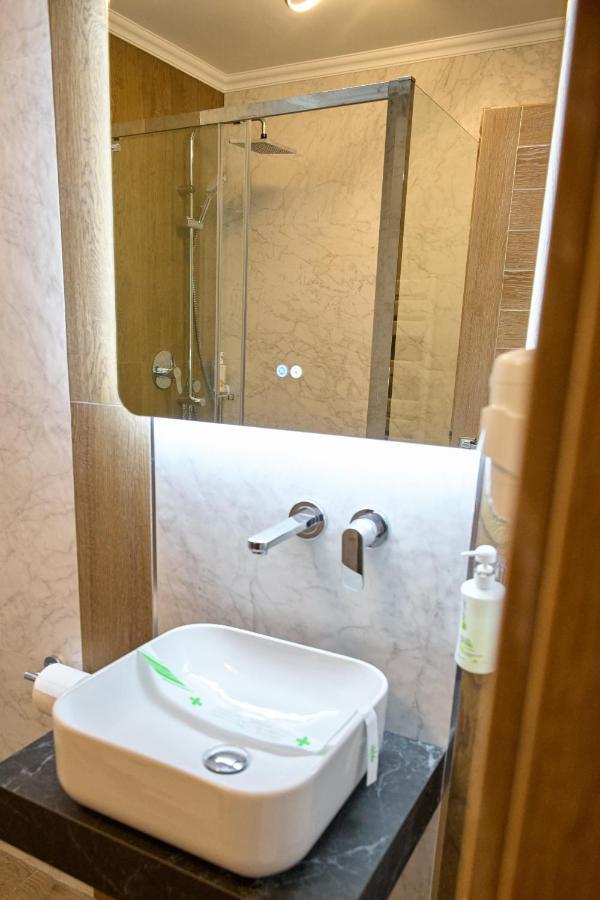 Hotel Eden Рымнику-Сэрат Экстерьер фото