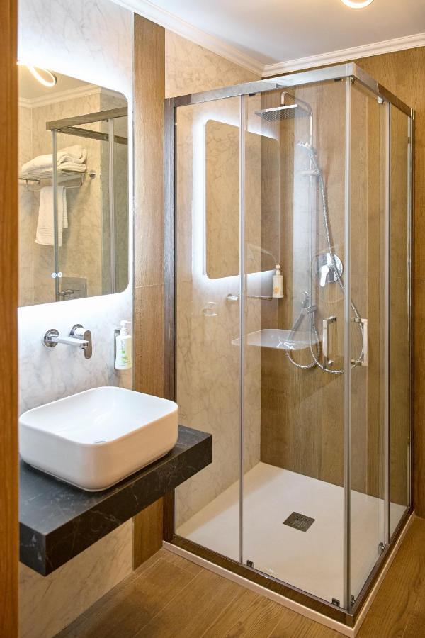 Hotel Eden Рымнику-Сэрат Экстерьер фото