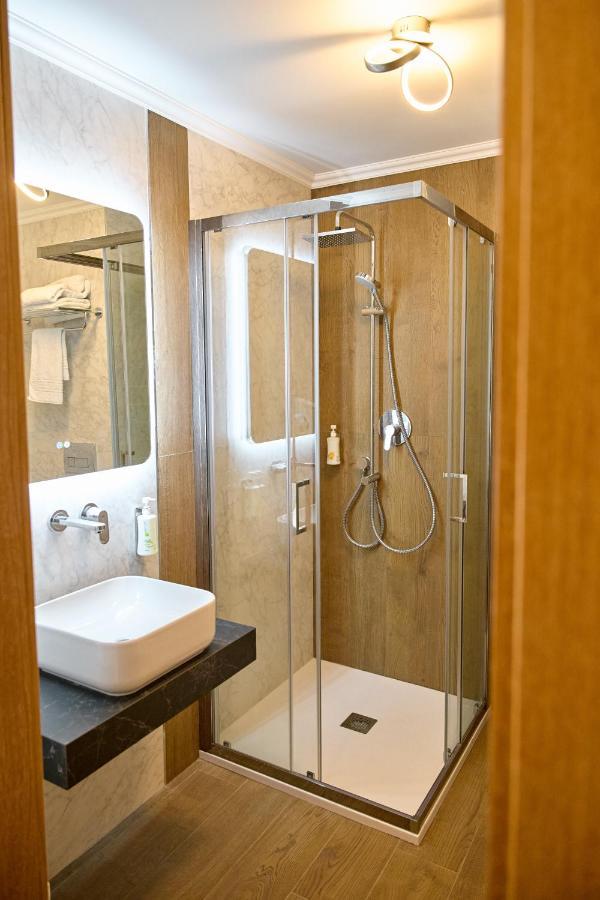 Hotel Eden Рымнику-Сэрат Экстерьер фото