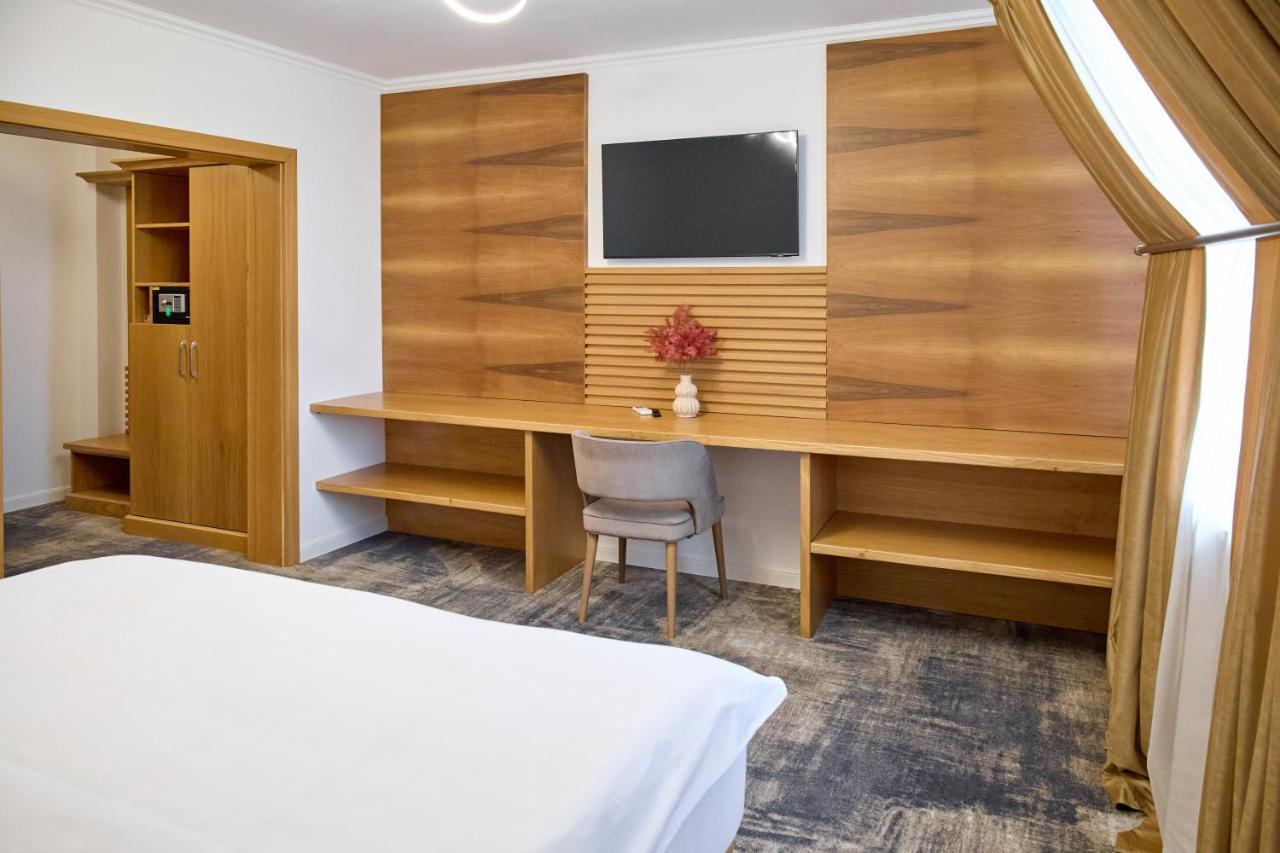Hotel Eden Рымнику-Сэрат Экстерьер фото