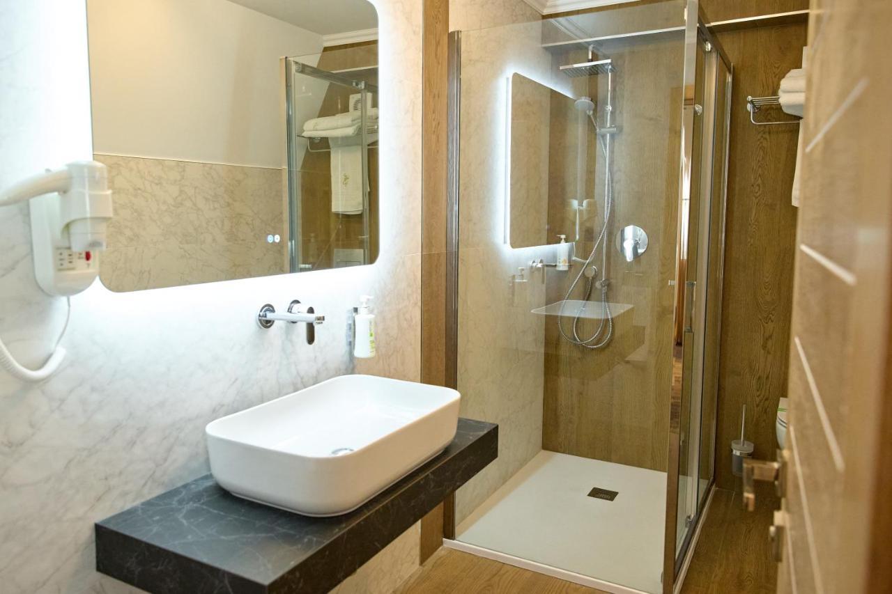 Hotel Eden Рымнику-Сэрат Экстерьер фото