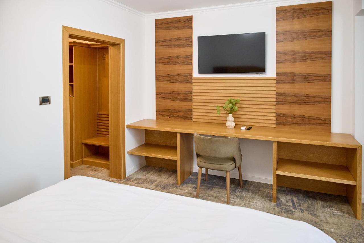 Hotel Eden Рымнику-Сэрат Экстерьер фото