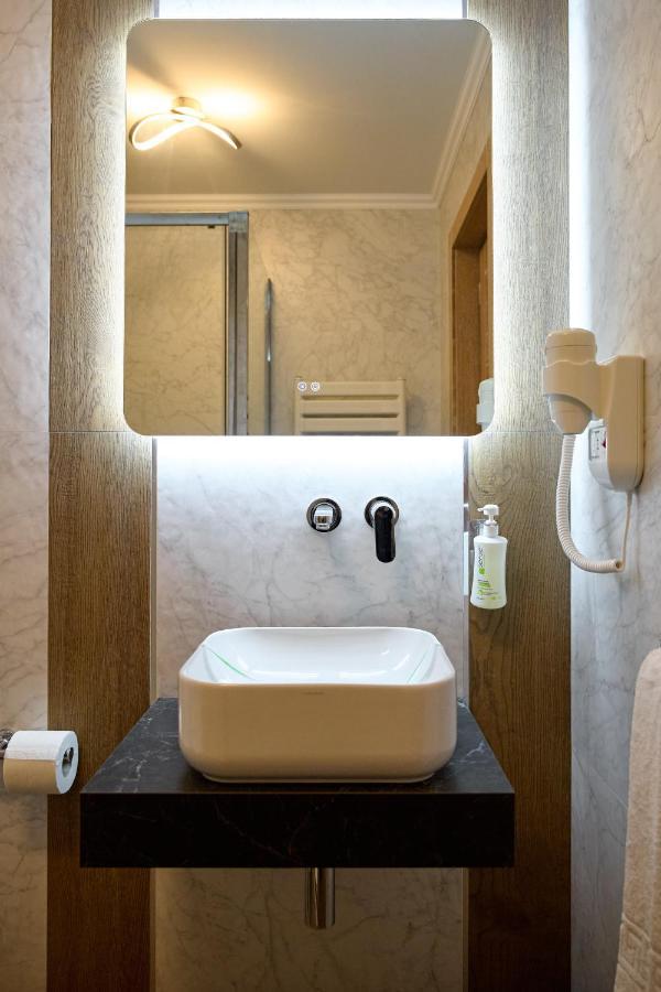 Hotel Eden Рымнику-Сэрат Экстерьер фото