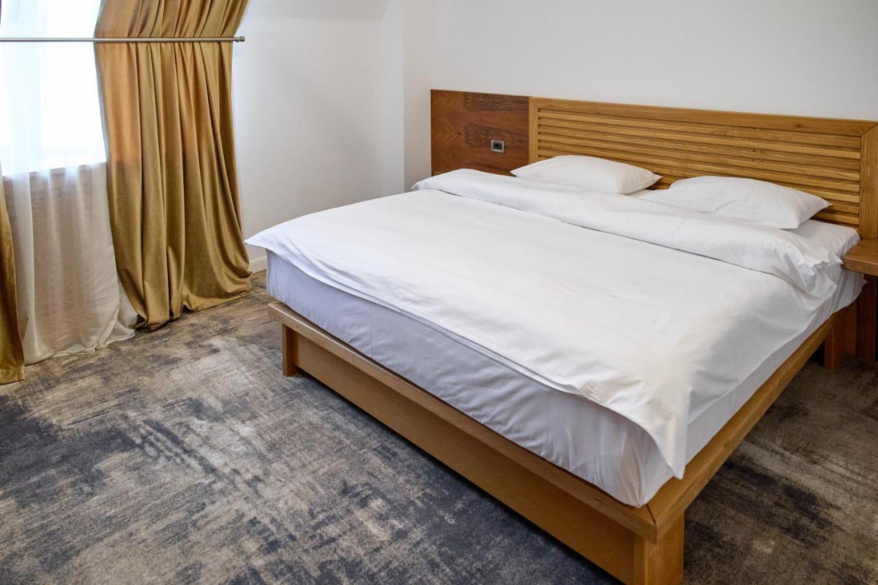 Hotel Eden Рымнику-Сэрат Экстерьер фото