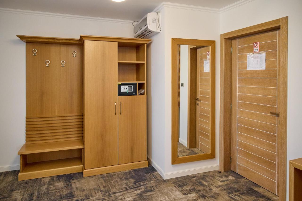 Hotel Eden Рымнику-Сэрат Экстерьер фото
