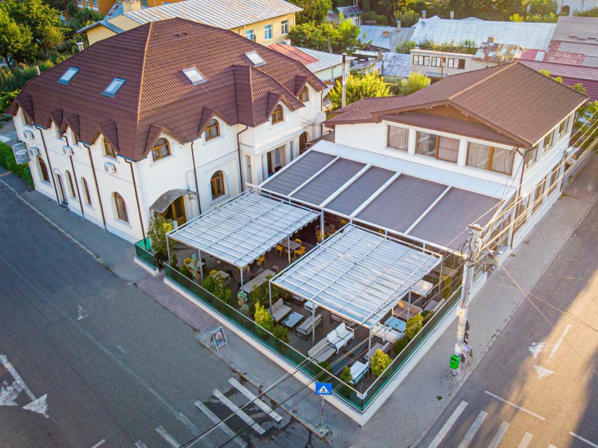 Hotel Eden Рымнику-Сэрат Экстерьер фото